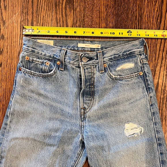 LEVI’S WEDGIE DISTRESSED STRAIGHT FIT JEANS - Picture 12 of 13